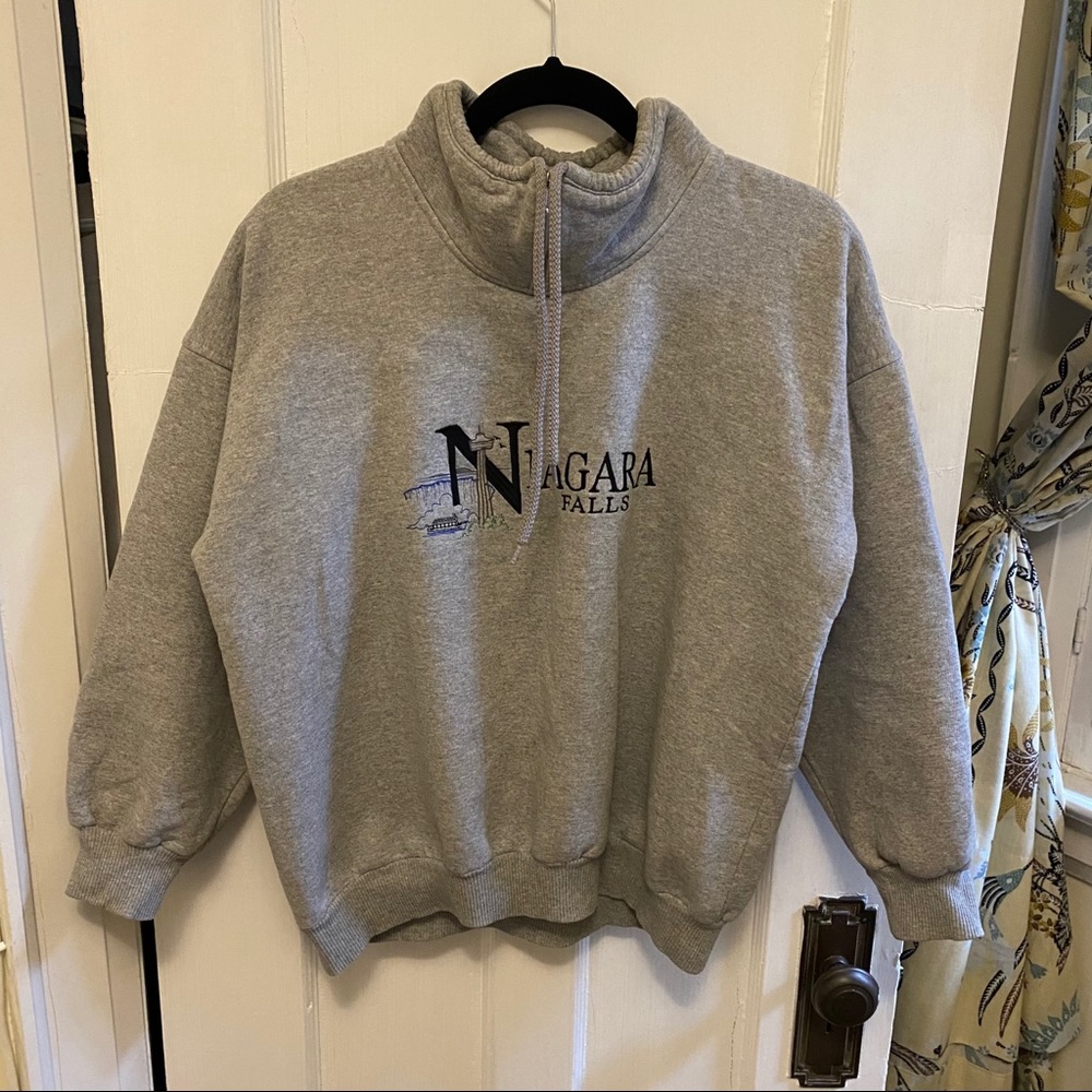 Boxy Vintage Niagara Falls Grey Sweatshirt